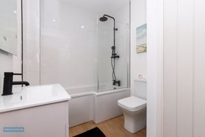 Family Bathroom- click for photo gallery
